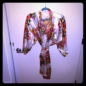 BRAND NEW* Silk Floral robe